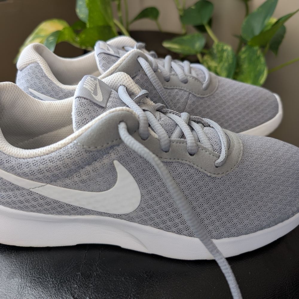 Nike Light Gray Athletic Shoes - Picture 2 of 2